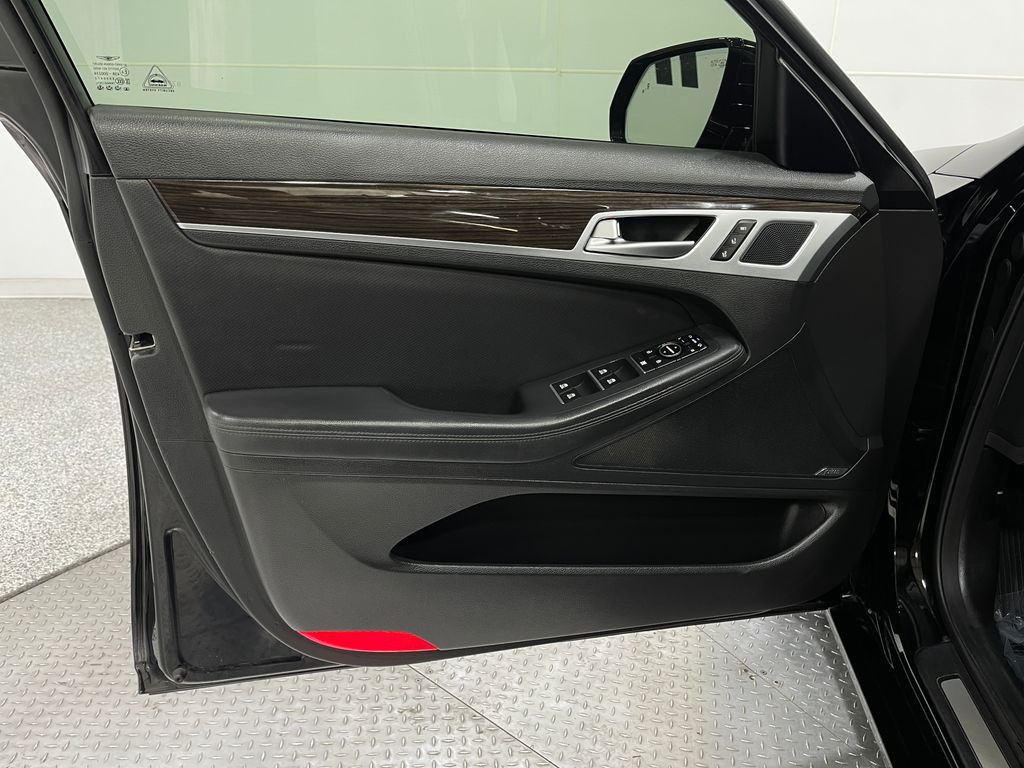 2017 Genesis G80 Image 14