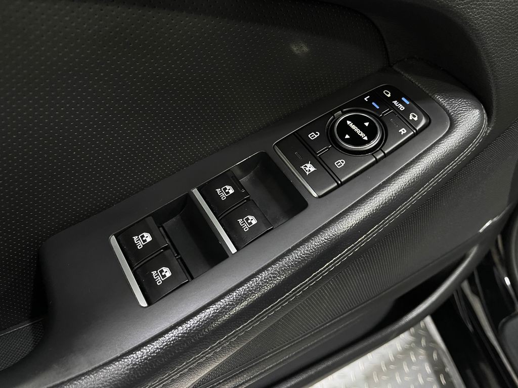 2017 Genesis G80 Image 15