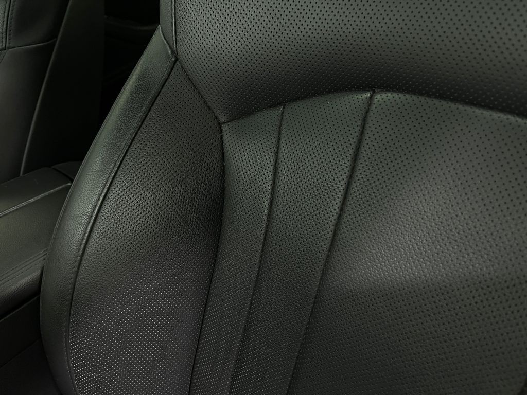 2017 Genesis G80 Image 17