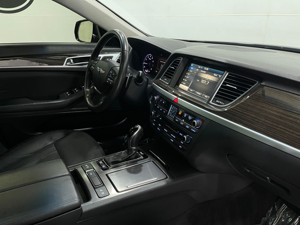 2017 Genesis G80 Image 19