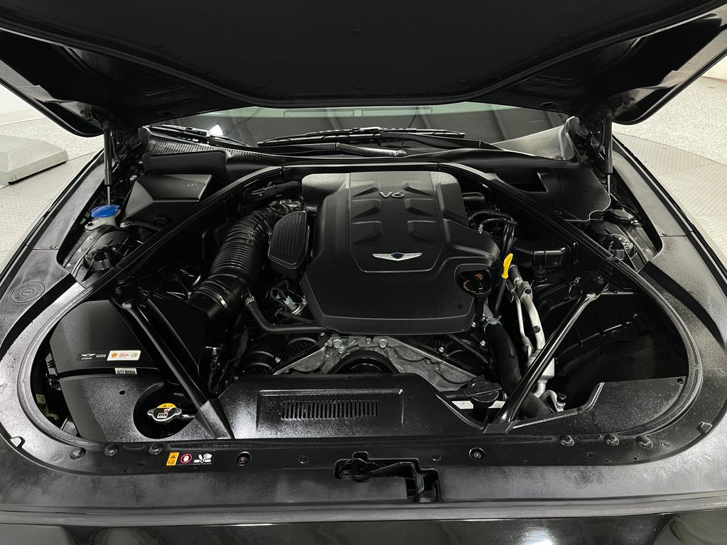 2017 Genesis G80 Image 26