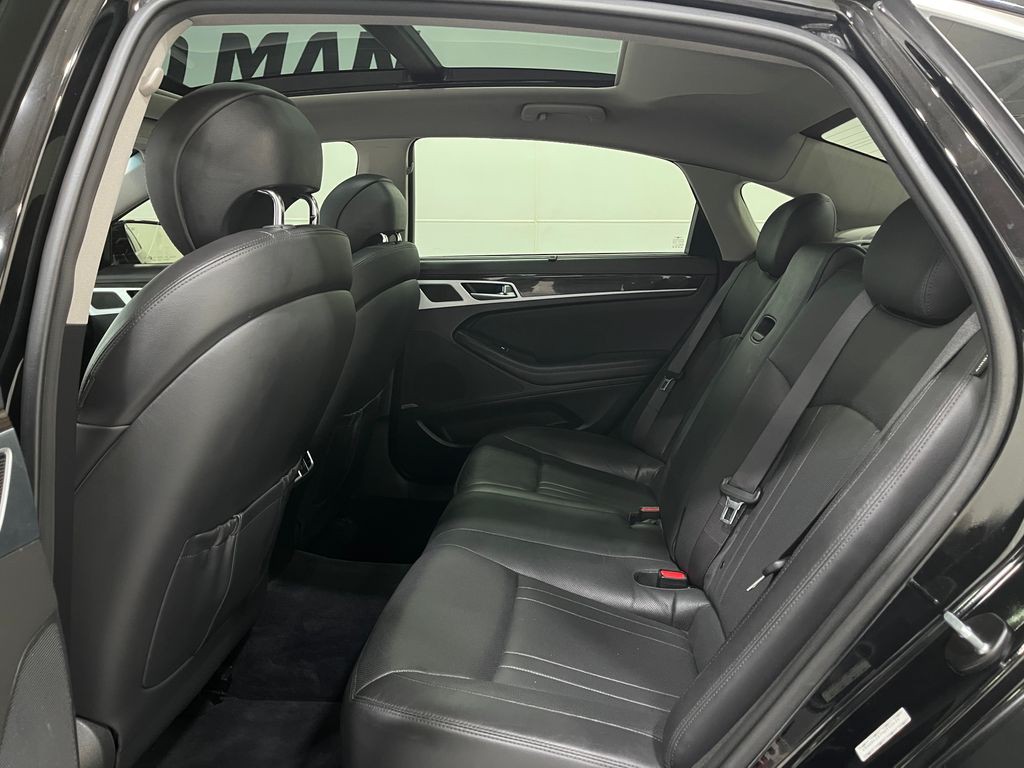 2017 Genesis G80 Image 28