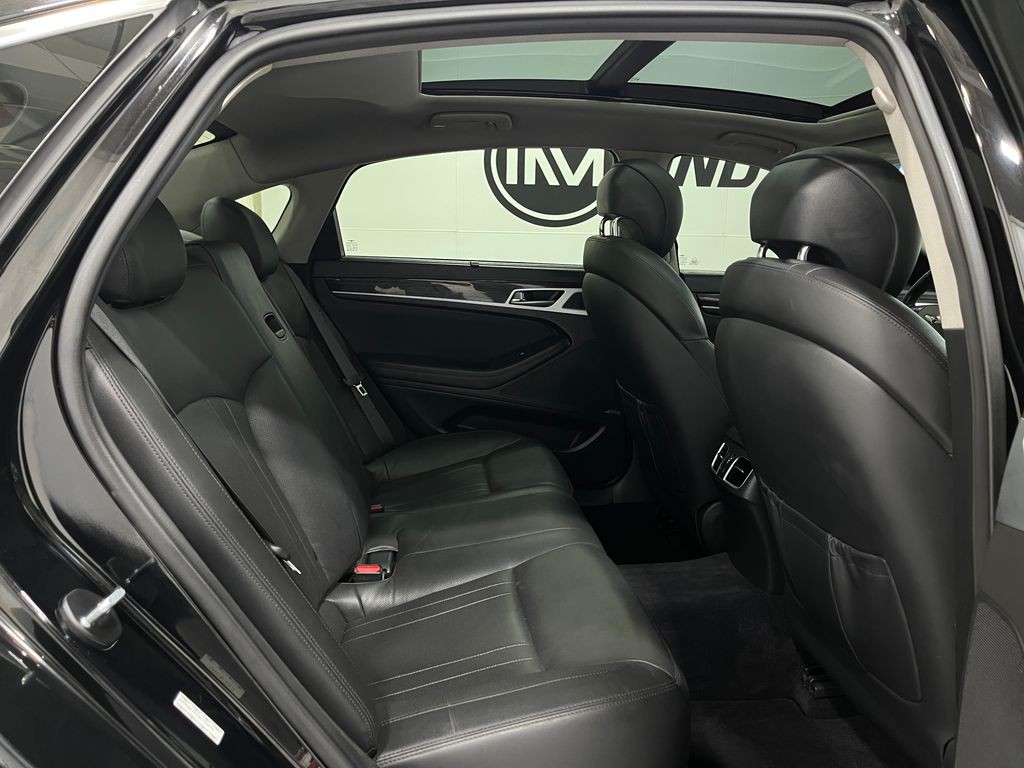 2017 Genesis G80 Image 29