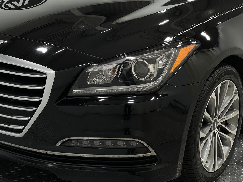 2017 Genesis G80 Image 31