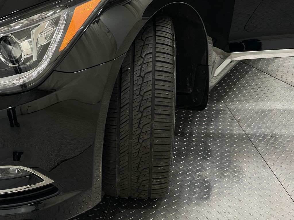 2017 Genesis G80 Image 34