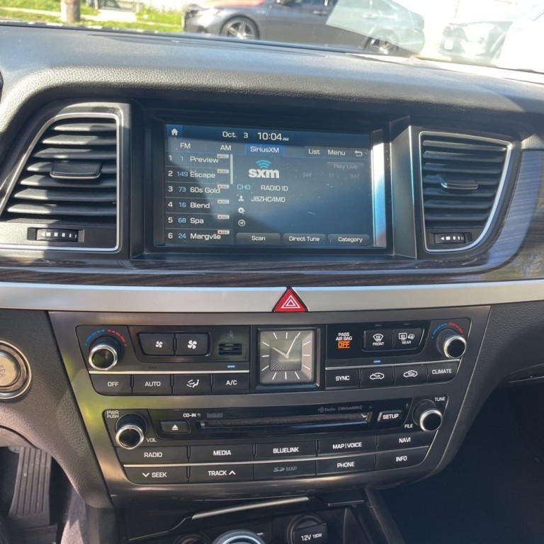 2017 Genesis G80 Image 12
