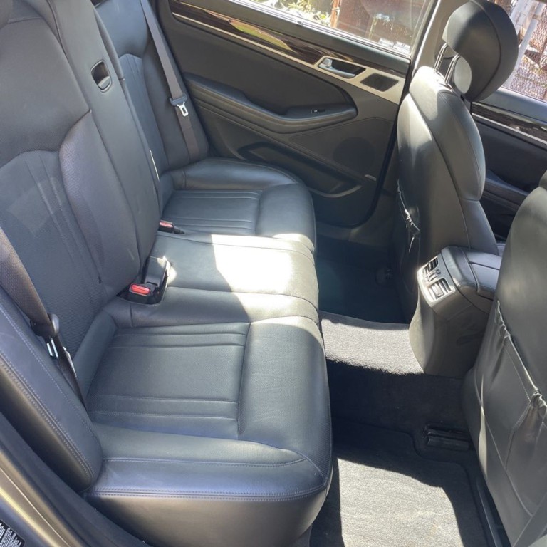 2017 Genesis G80 Image 16