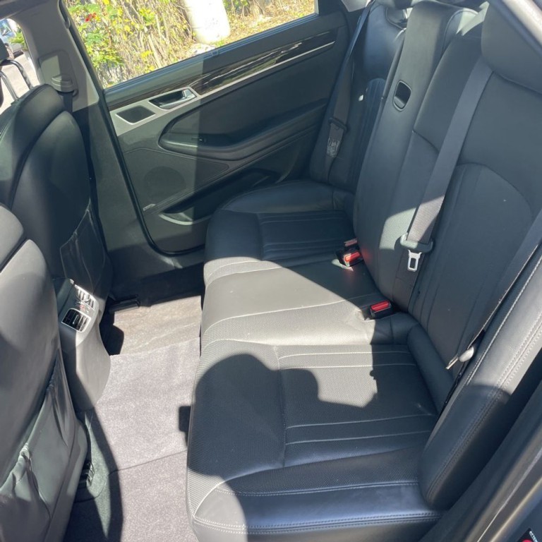 2017 Genesis G80 Image 17
