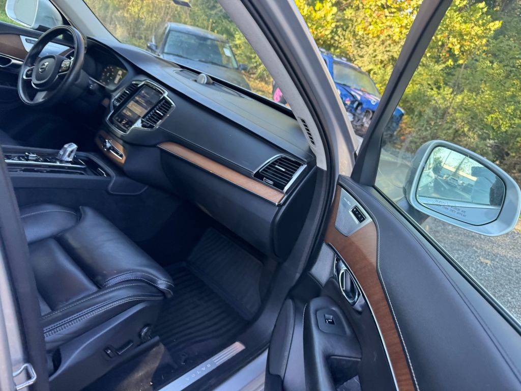 2017 Volvo XC90 Image 7