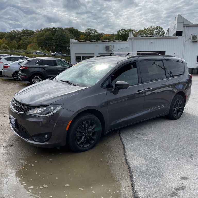 2020 Chrysler Pacifica Image 3