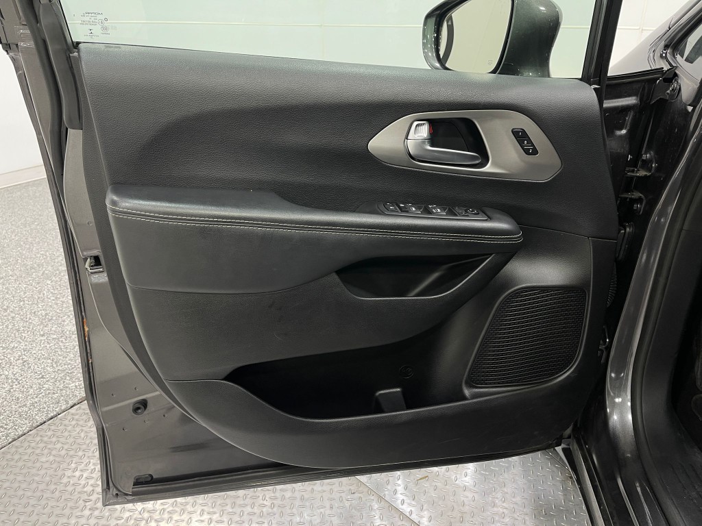 2020 Chrysler Pacifica Image 15