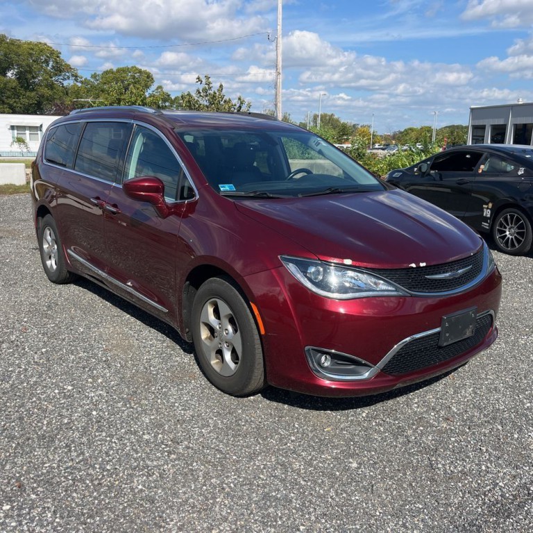 2017 Chrysler Pacifica Image 1