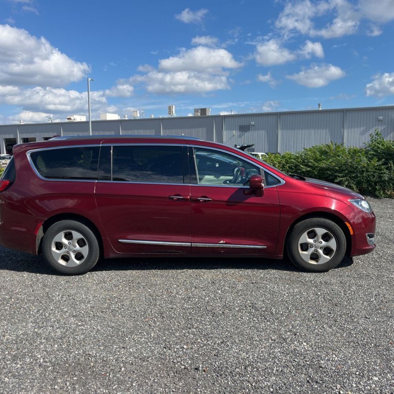 2017 Chrysler Pacifica Image 4