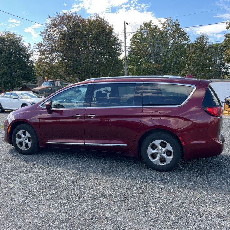 2017 Chrysler Pacifica Image 5