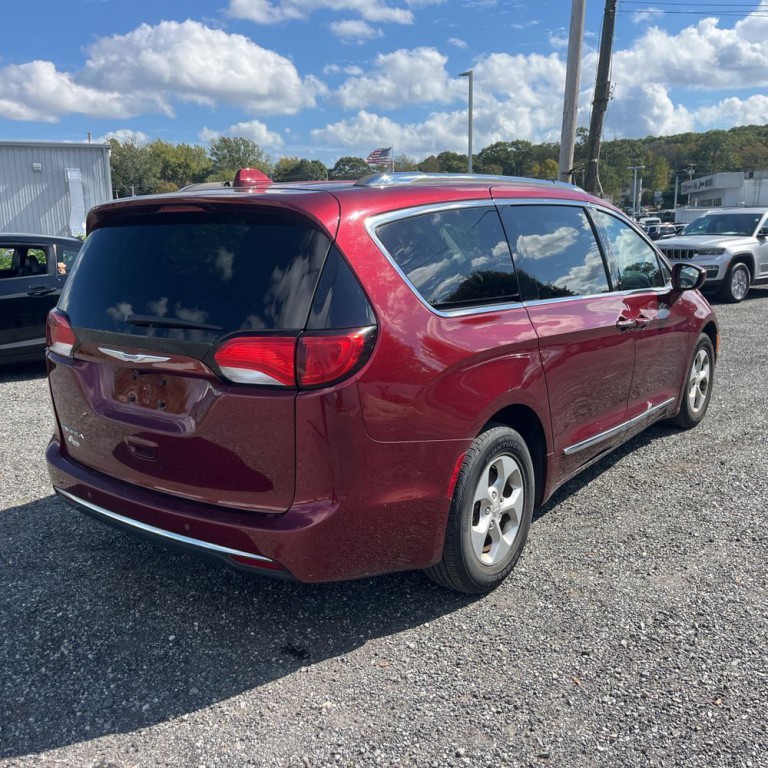 2017 Chrysler Pacifica Image 6