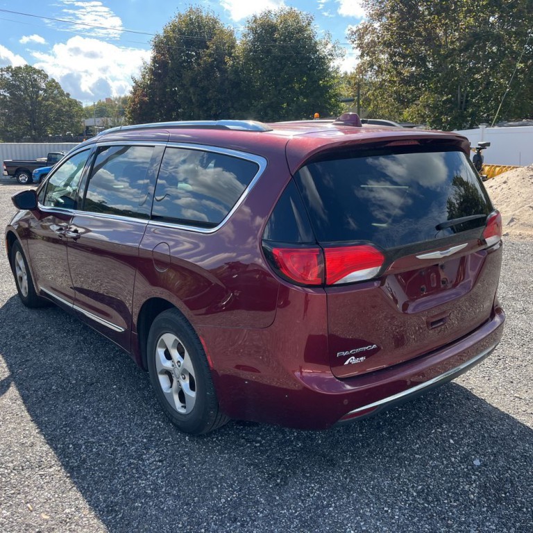 2017 Chrysler Pacifica Image 7