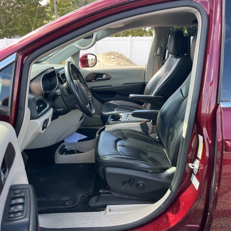 2017 Chrysler Pacifica Image 8