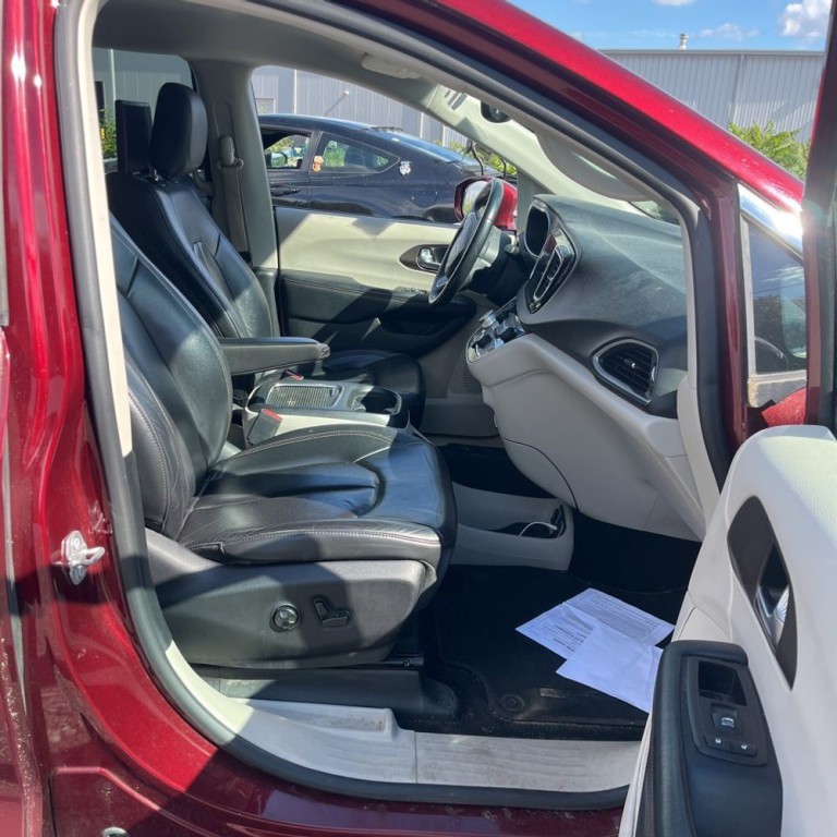 2017 Chrysler Pacifica Image 9