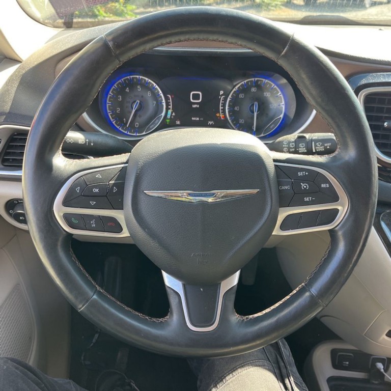 2017 Chrysler Pacifica Image 11