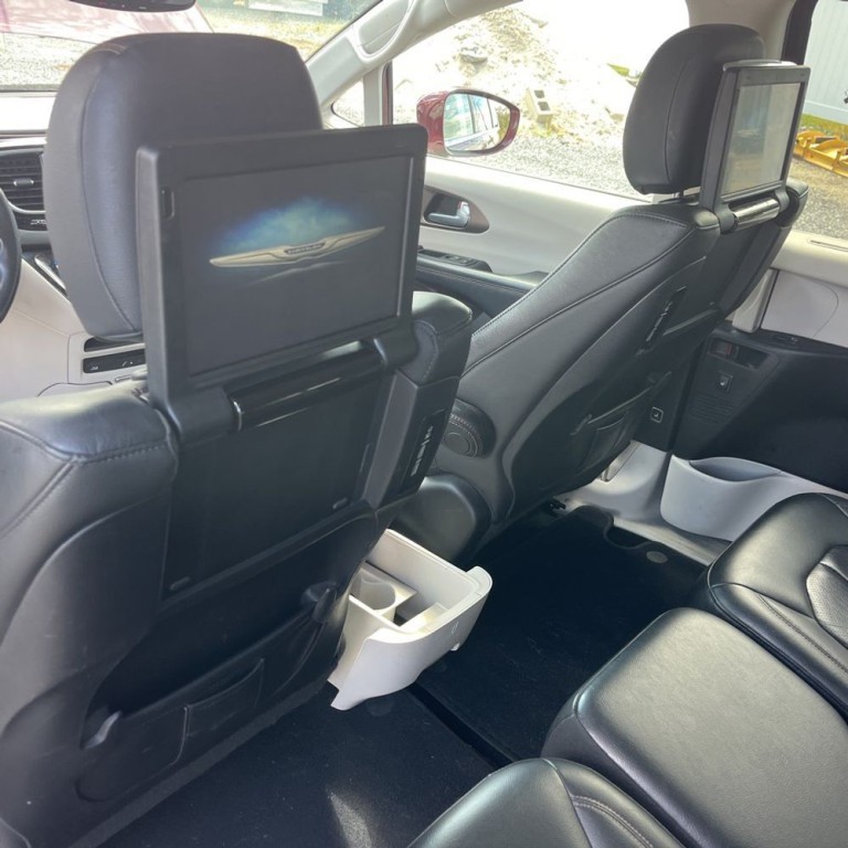 2017 Chrysler Pacifica Image 17