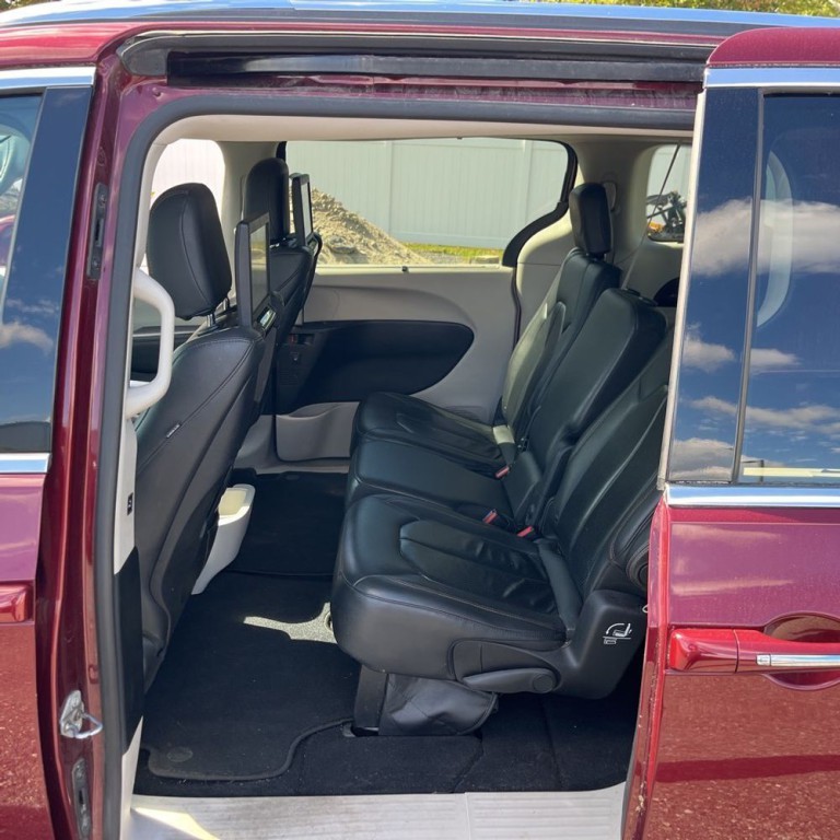 2017 Chrysler Pacifica Image 19