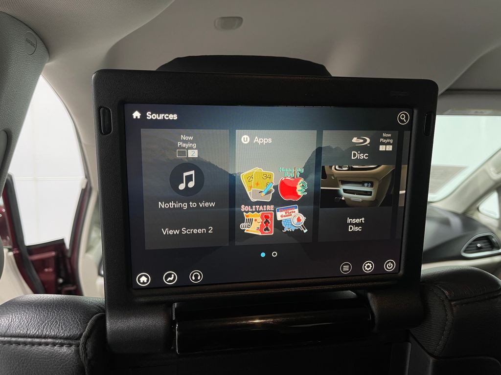 2017 Chrysler Pacifica Image 12