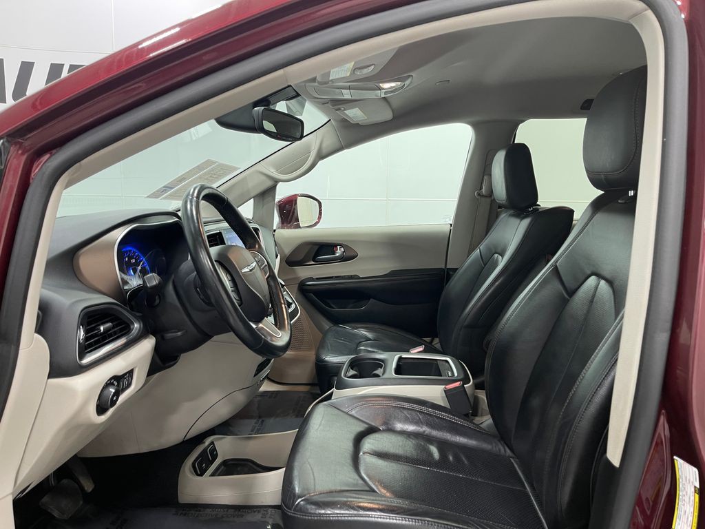2017 Chrysler Pacifica Image 14
