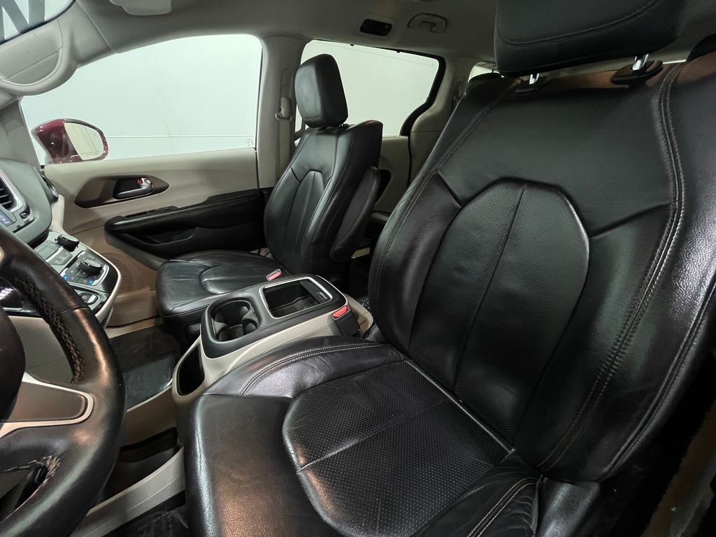 2017 Chrysler Pacifica Image 15