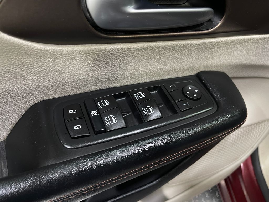 2017 Chrysler Pacifica Image 17