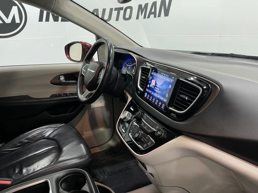 2017 Chrysler Pacifica Image 21
