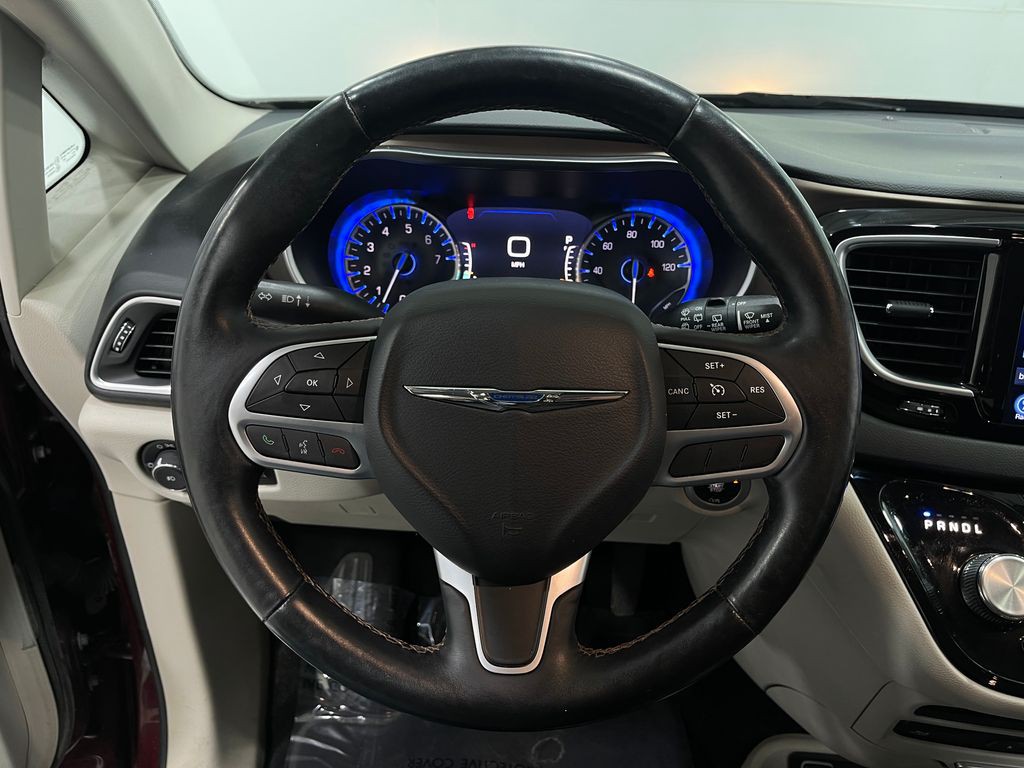 2017 Chrysler Pacifica Image 23
