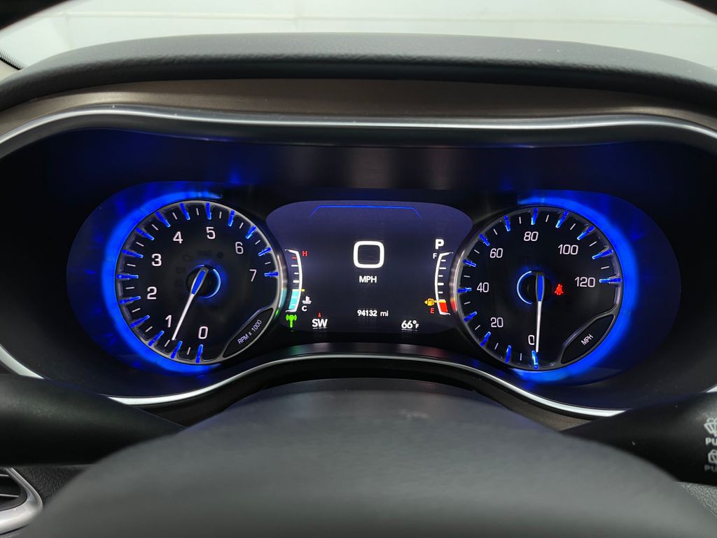 2017 Chrysler Pacifica Image 24