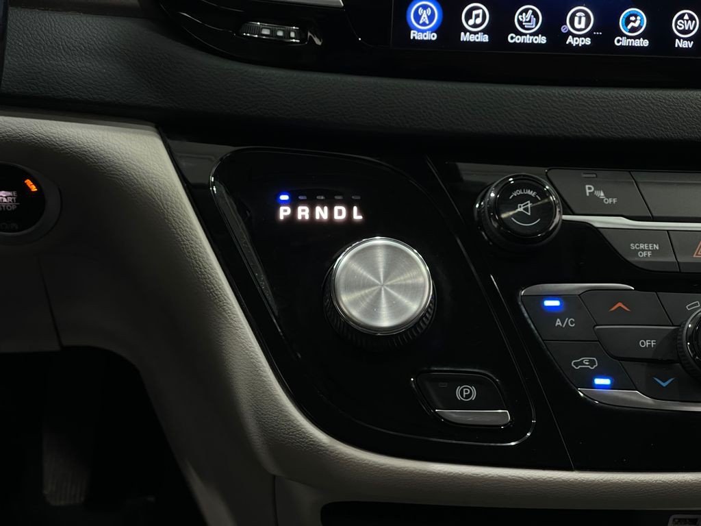 2017 Chrysler Pacifica Image 30