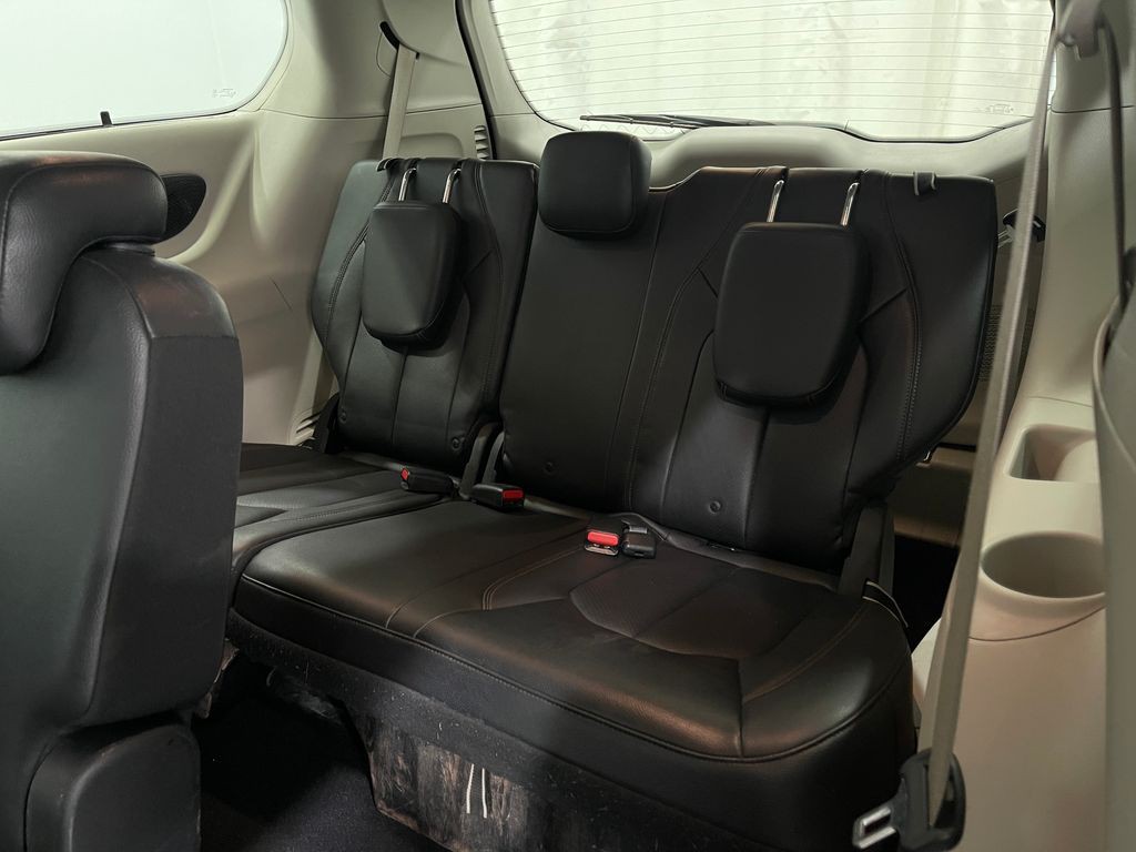 2017 Chrysler Pacifica Image 32