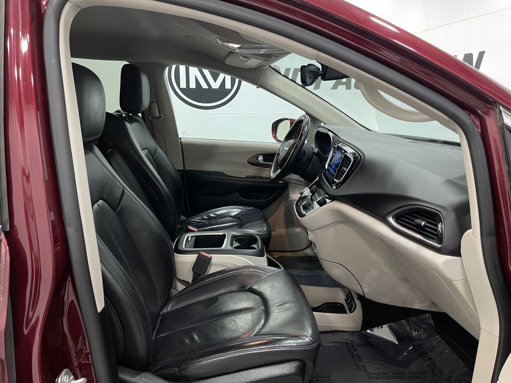 2017 Chrysler Pacifica Image 35