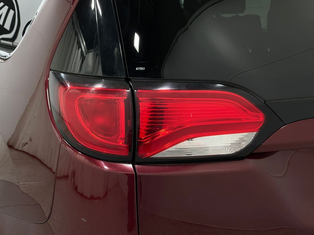 2017 Chrysler Pacifica Image 37