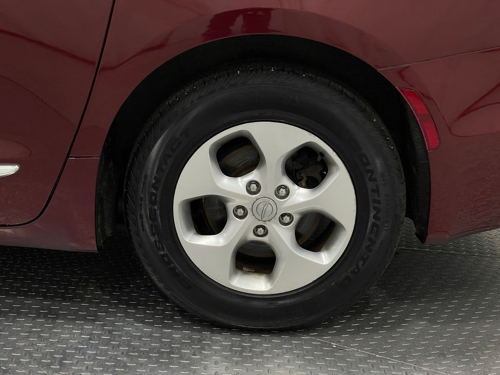 2017 Chrysler Pacifica Image 38