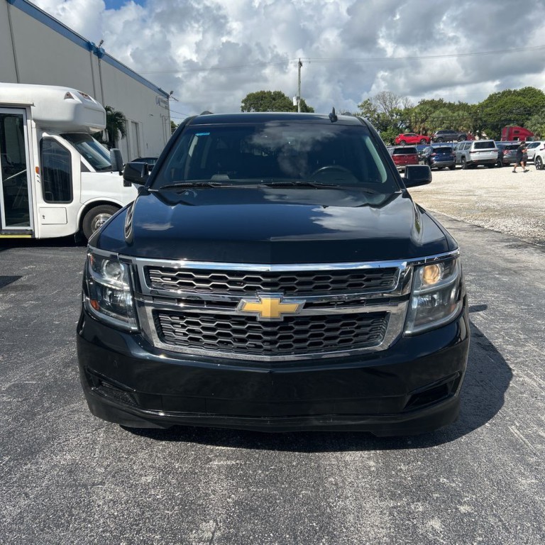2019 Chevrolet Suburban Image 2