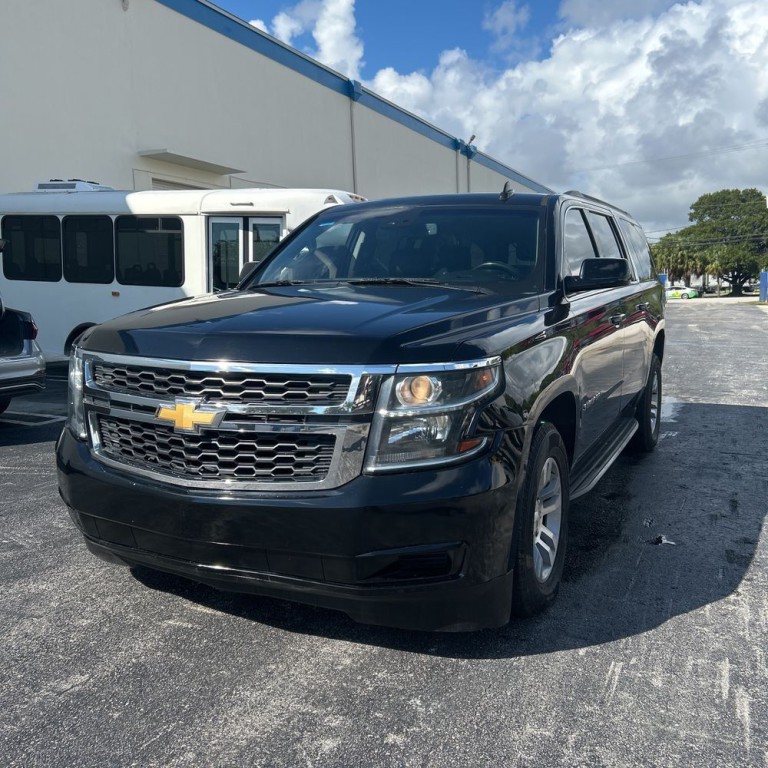 2019 Chevrolet Suburban Image 3