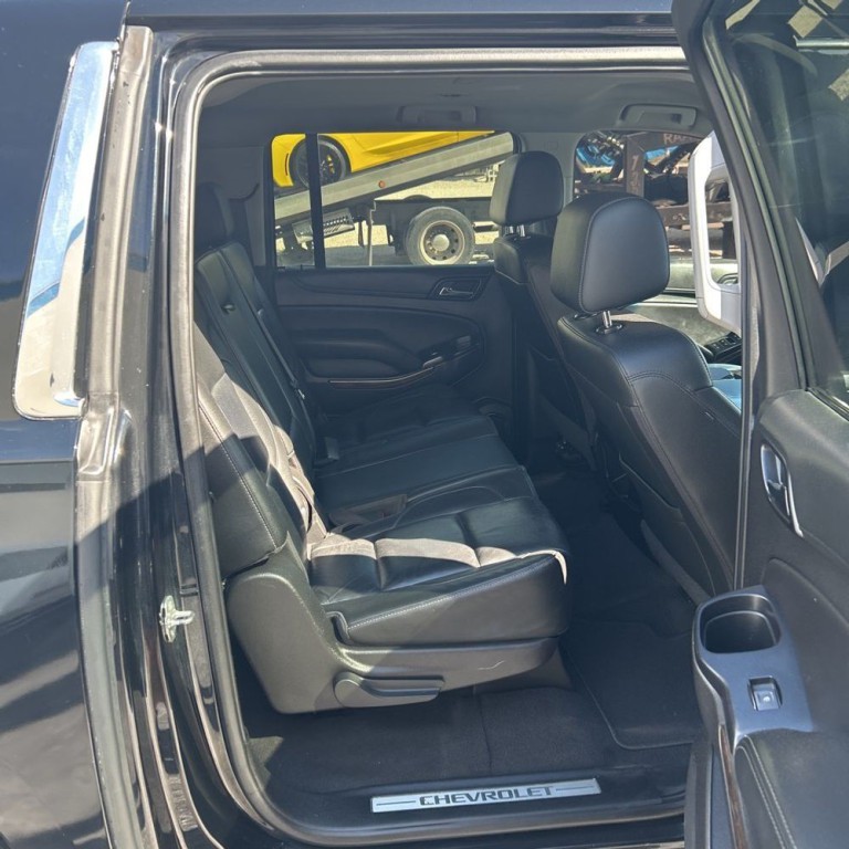 2019 Chevrolet Suburban Image 17