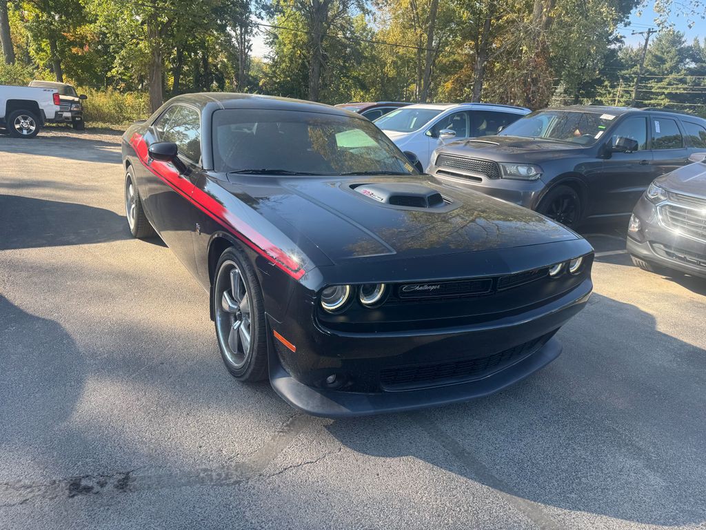2016 Dodge Challenger Image 1