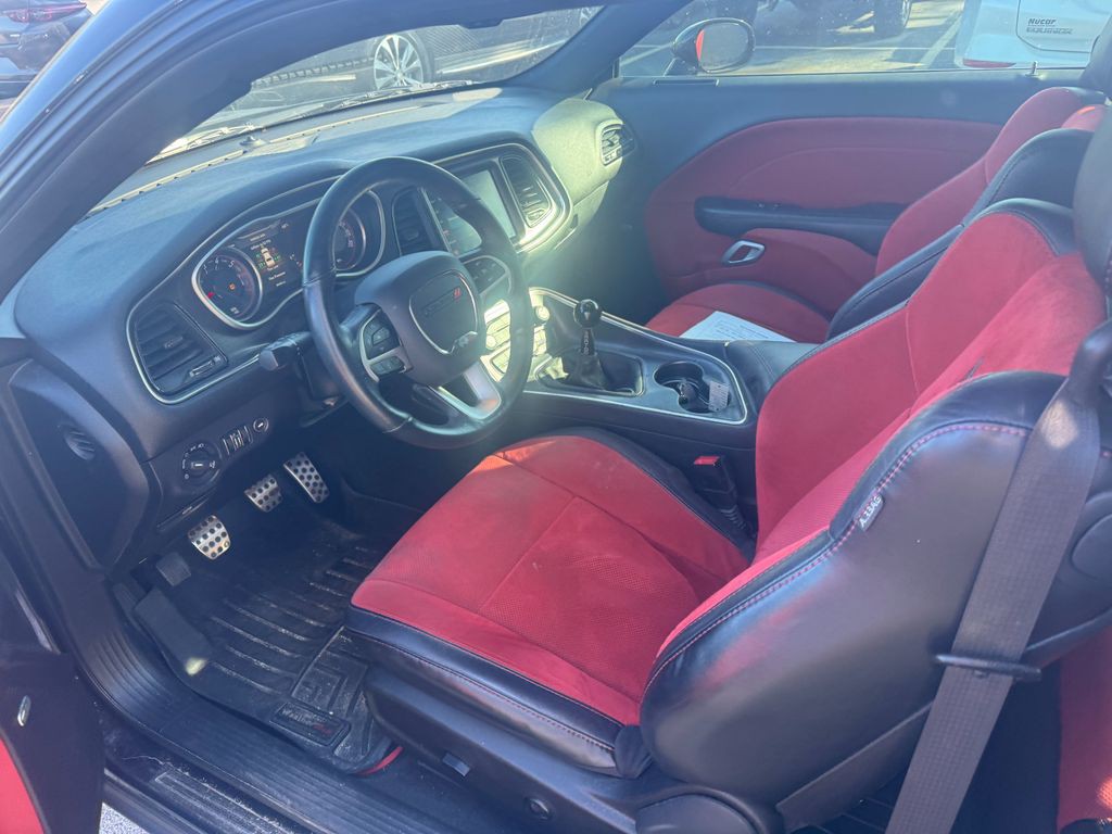 2016 Dodge Challenger Image 6
