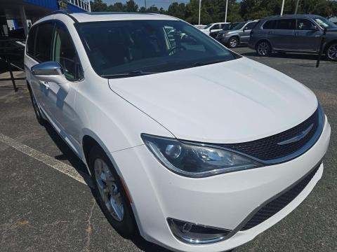 2019 Chrysler Pacifica Image 1