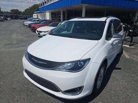 2019 Chrysler Pacifica Image 2