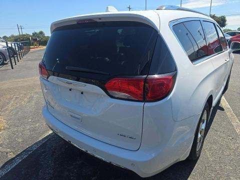 2019 Chrysler Pacifica Image 3