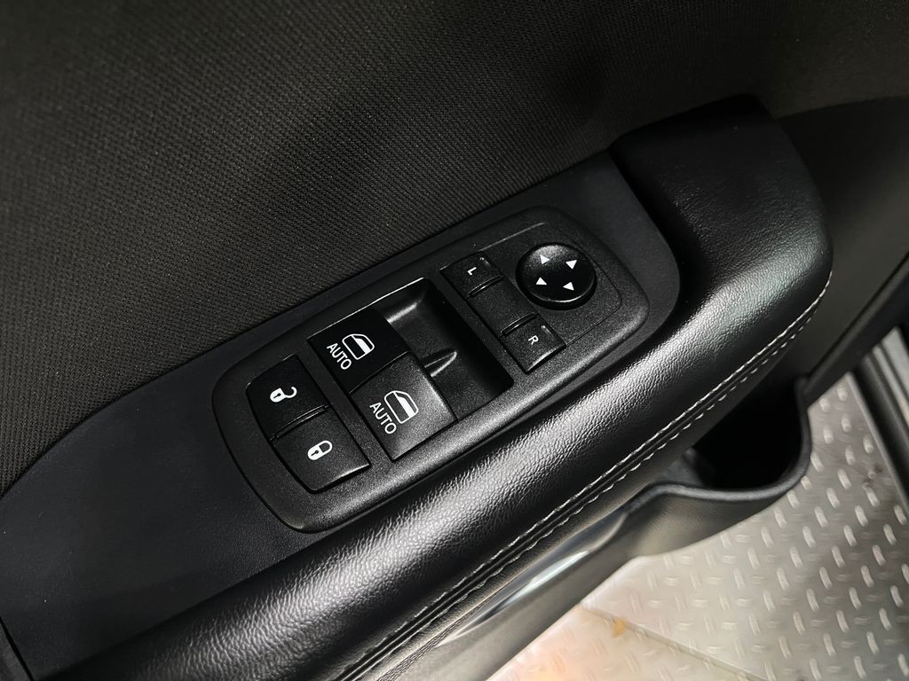 2019 Dodge Challenger Image 15