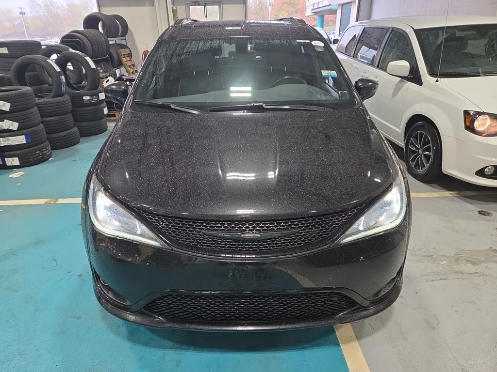 2019 Chrysler Pacifica Image 2
