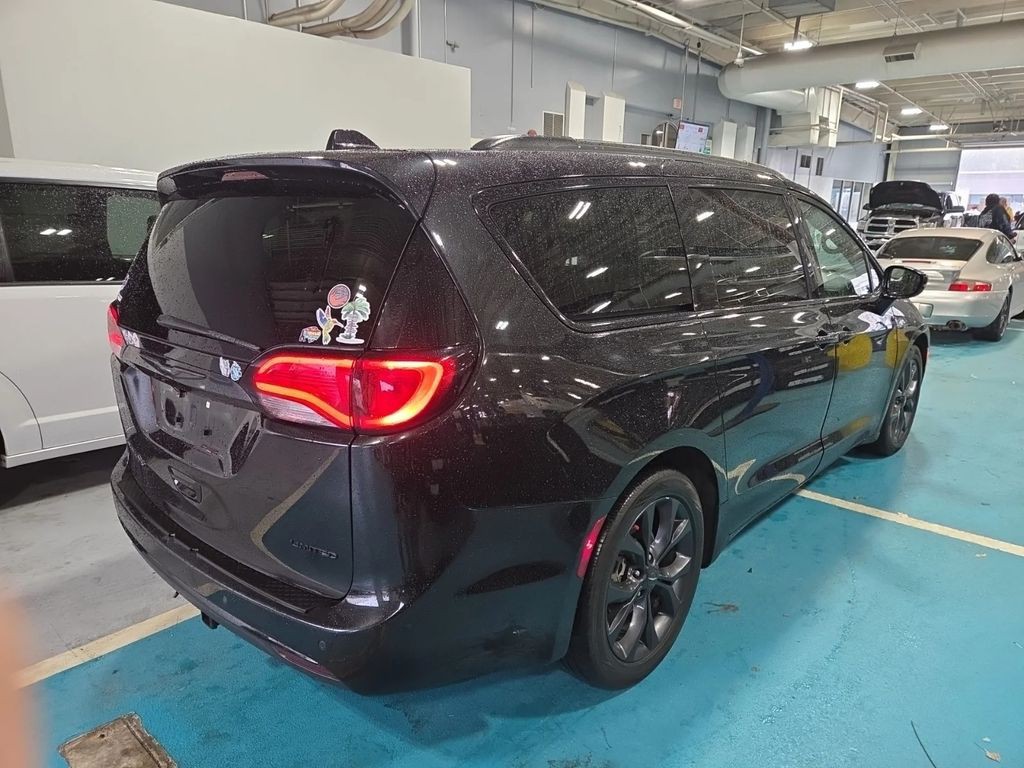 2019 Chrysler Pacifica Image 4