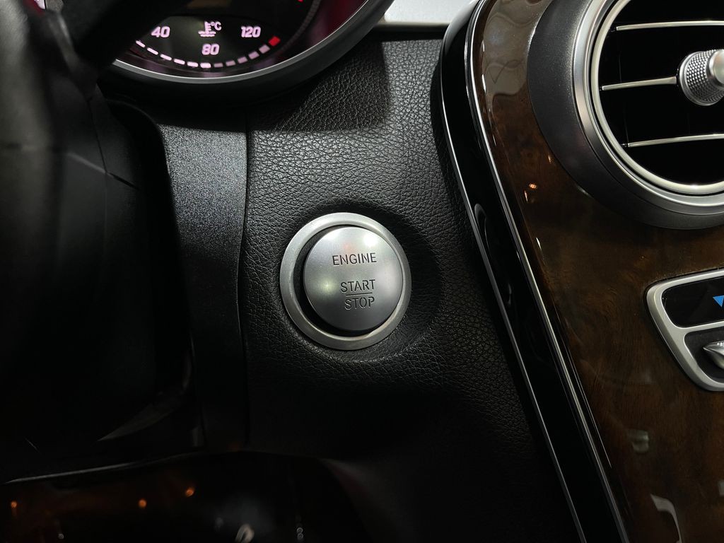 2017 Mercedes-Benz C-Class Image 20