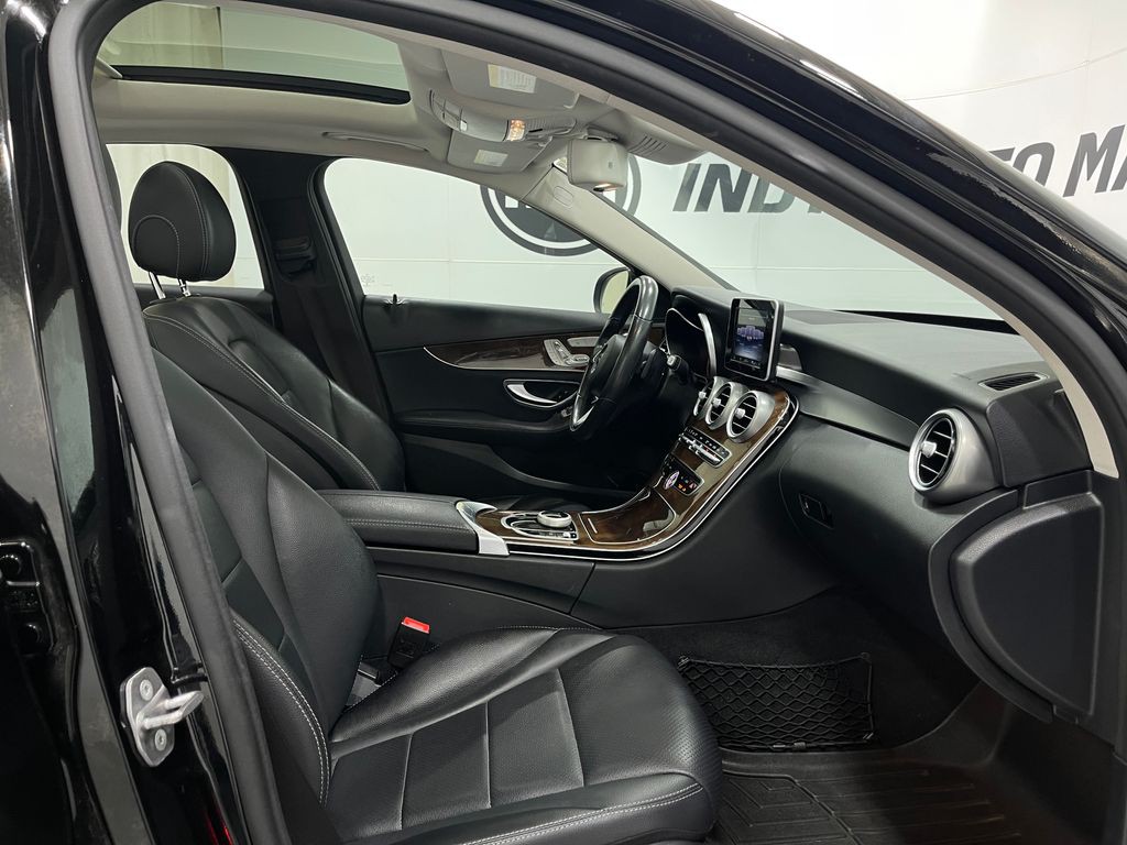 2017 Mercedes-Benz C-Class Image 32